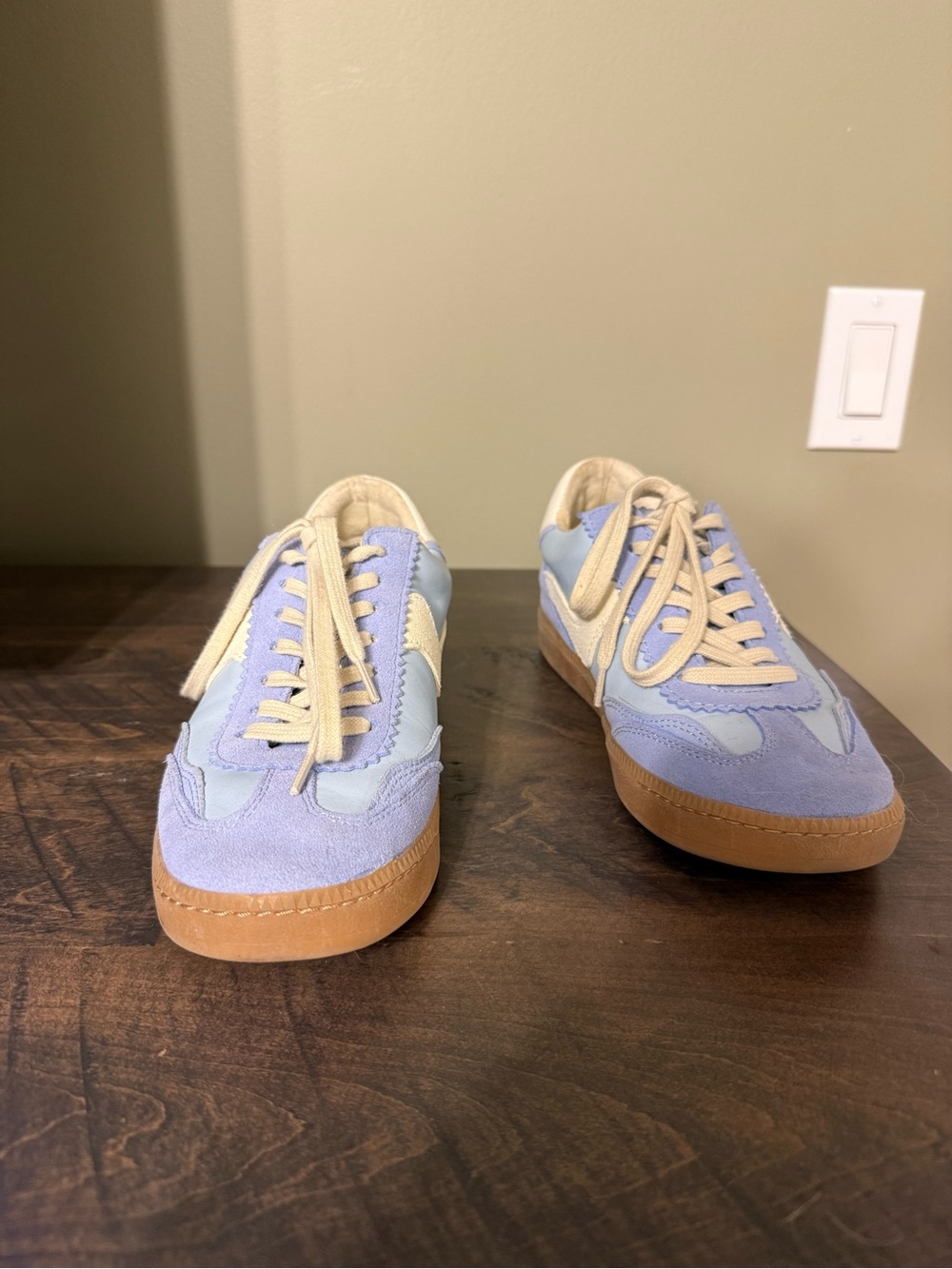 Sneakers - Picture 4 of 6